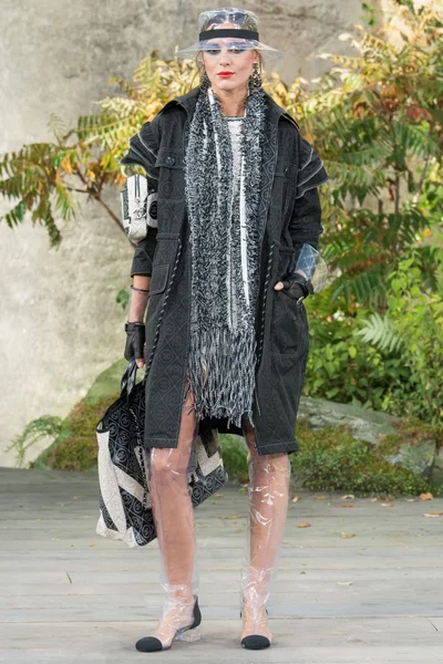 Look 24